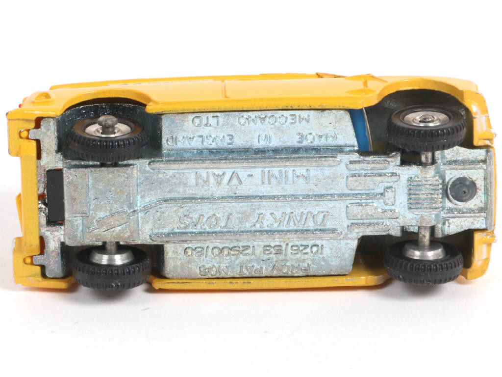 Lot 327 - DINKY TOYS (GB) (1)