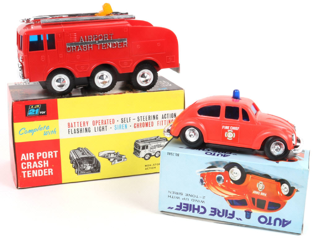 Lot 86 - DIVERS (2)