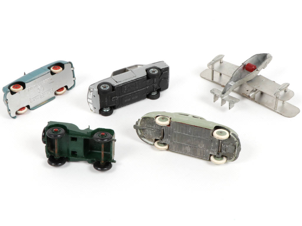 Lot 152 - DIVERS (5)