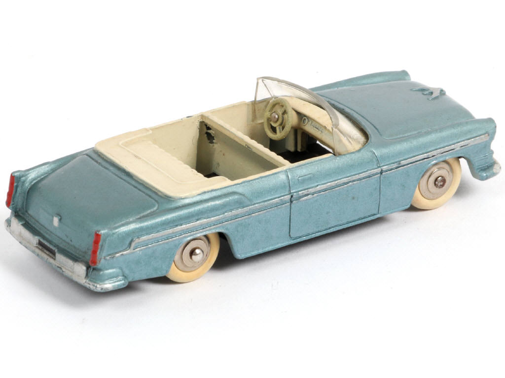 Lot 320 - DINKY TOYS (FRANCE) (1)