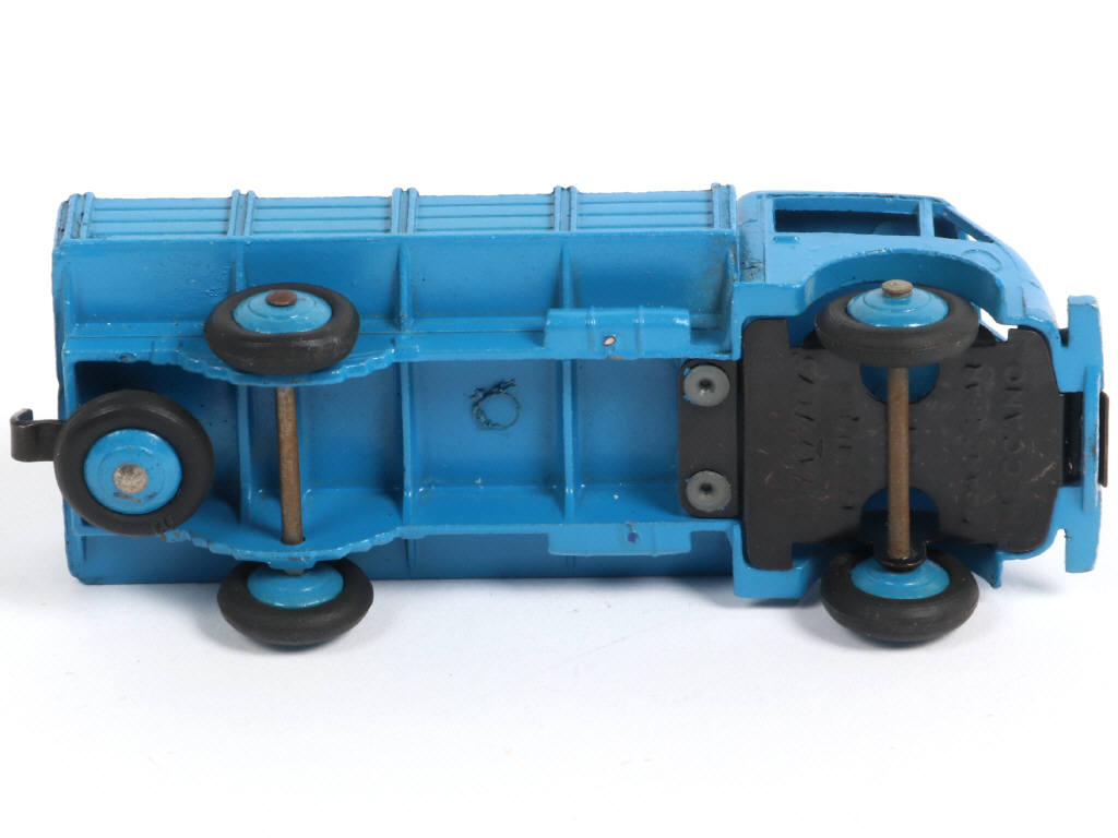 Lot 380 - DINKY TOYS (FRANCE) (1)