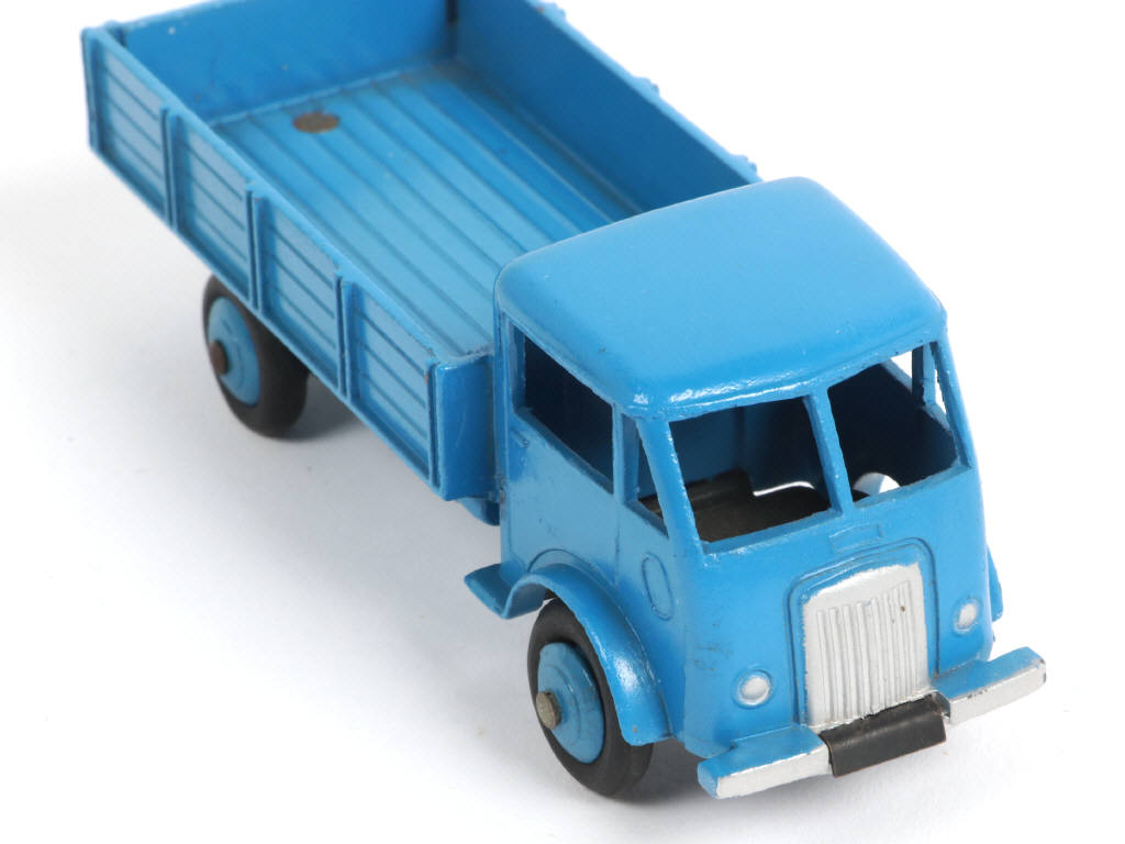 Lot 380 - DINKY TOYS (FRANCE) (1)