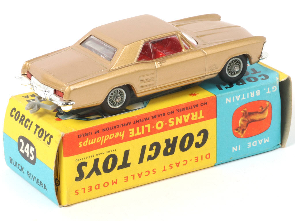 Lot 211 - CORGI TOYS (GB) (1)