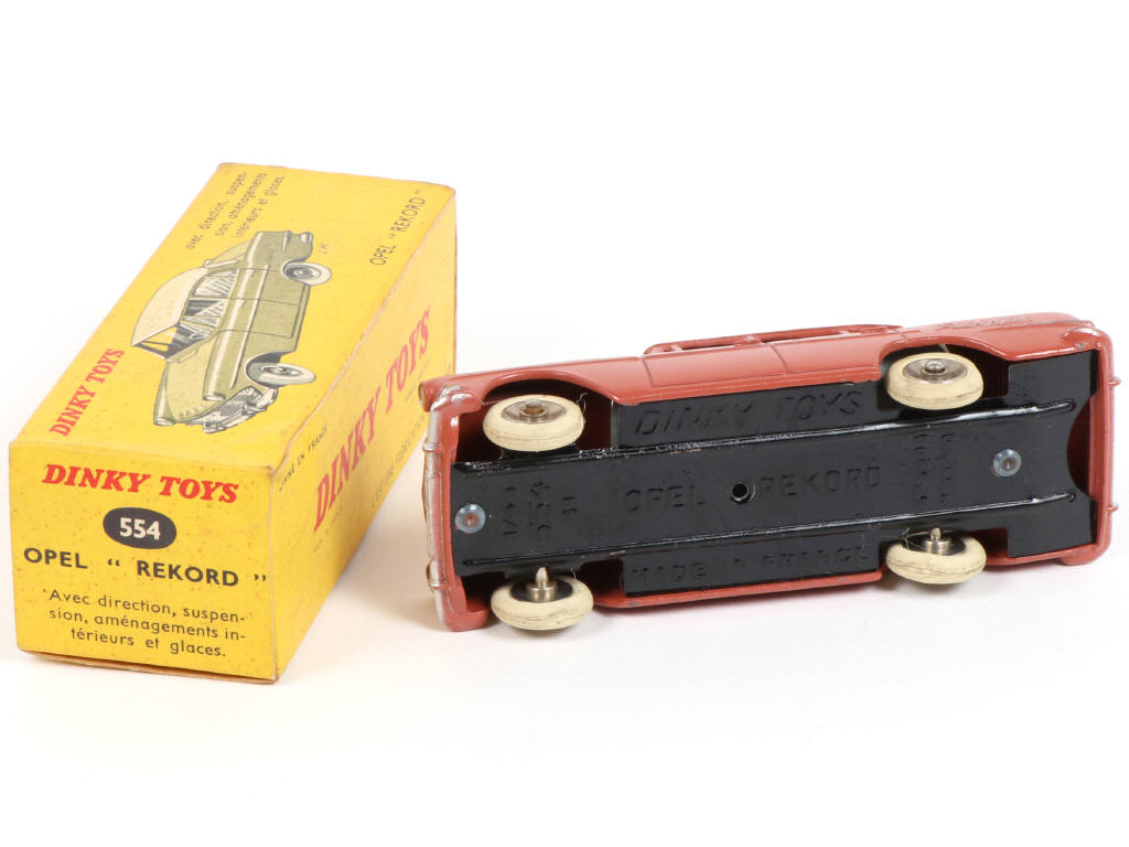 Lot 342 - DINKY TOYS (FRANCE) (1)