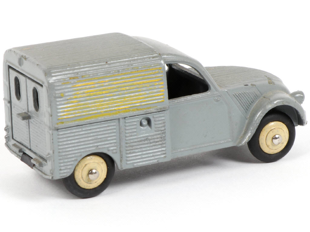 Lot 318 - DINKY TOYS (FRANCE) (1)