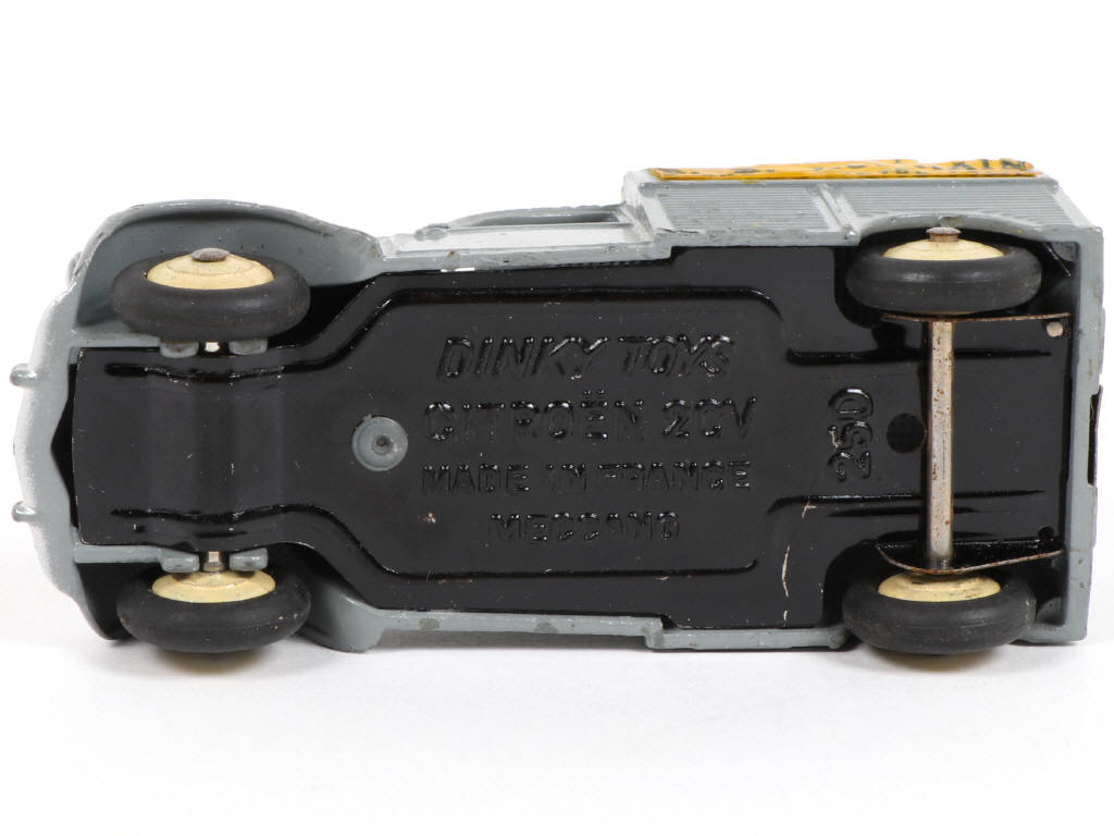 Lot 318 - DINKY TOYS (FRANCE) (1)