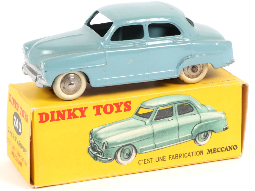 Lot 330 - DINKY TOYS (FRANCE) (1)