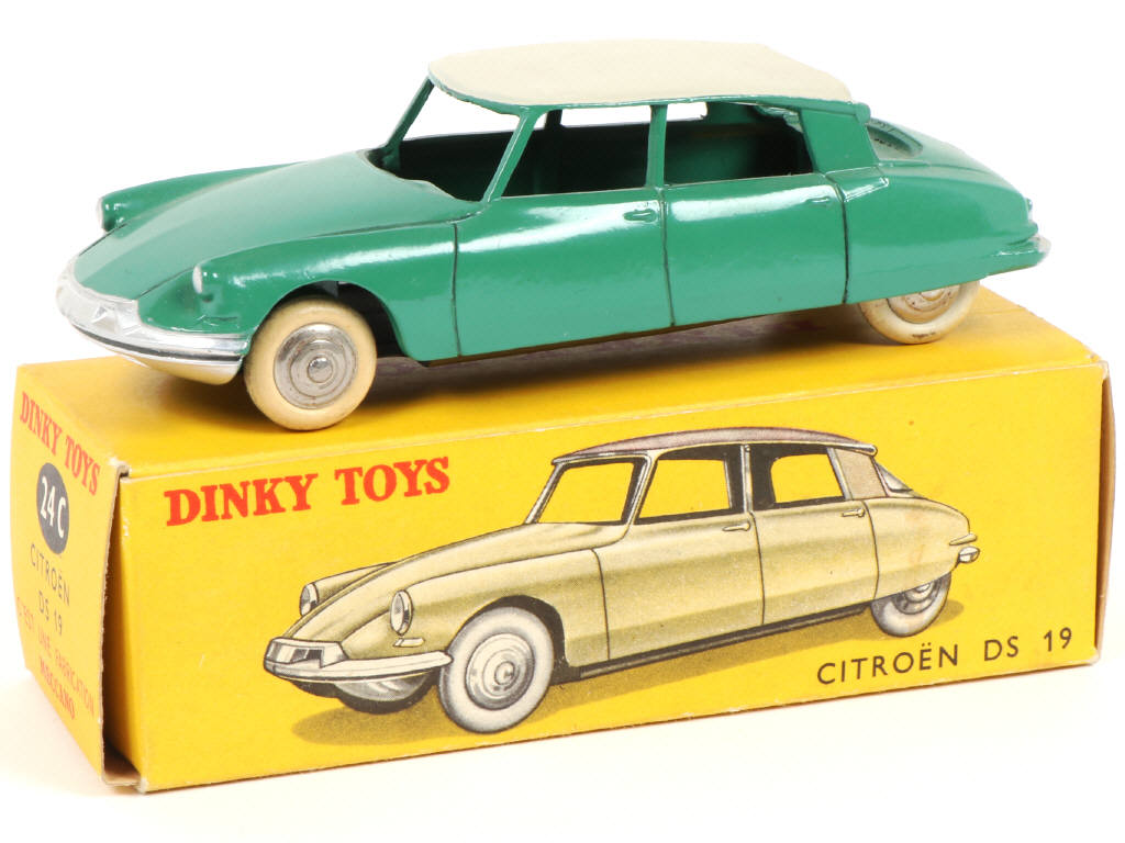 Lot 325 - DINKY TOYS (FRANCE) (1)