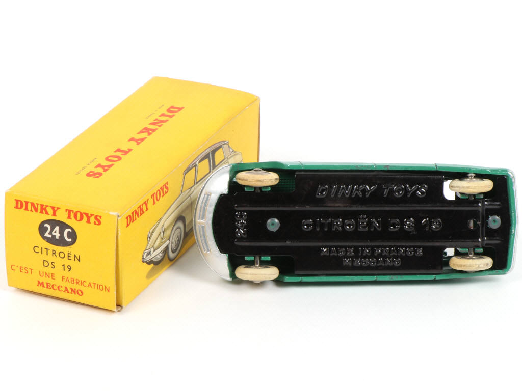 Lot 325 - DINKY TOYS (FRANCE) (1)