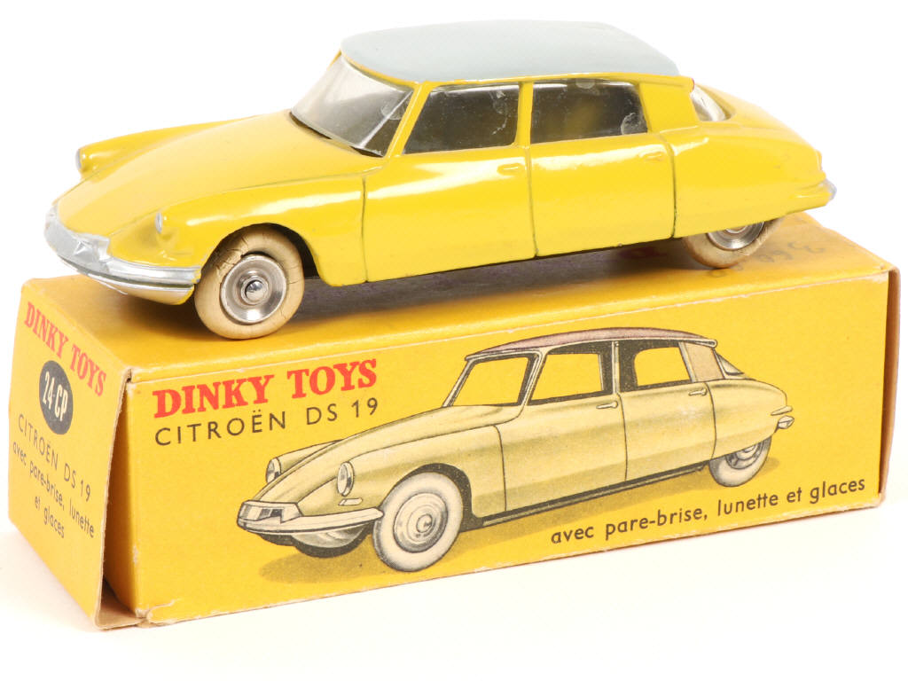 Lot 326 - DINKY TOYS (FRANCE) (1)