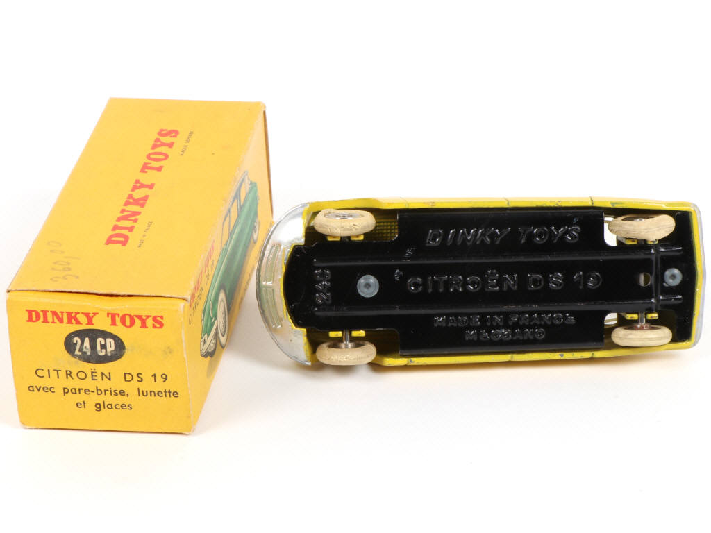 Lot 326 - DINKY TOYS (FRANCE) (1)