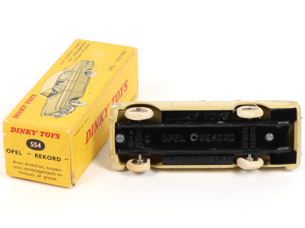 Lot 343 - DINKY TOYS (FRANCE) (1)