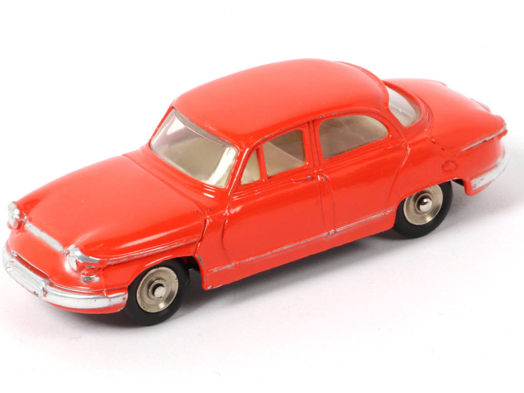 Lot 317 - DINKY TOYS (FRANCE) (1)