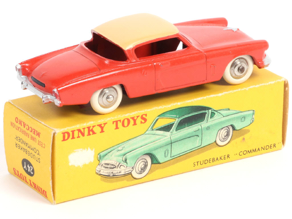 Lot 332 - DINKY TOYS (FRANCE) (1)