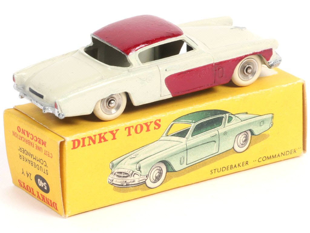 Lot 334 - DINKY TOYS (FRANCE) (1)