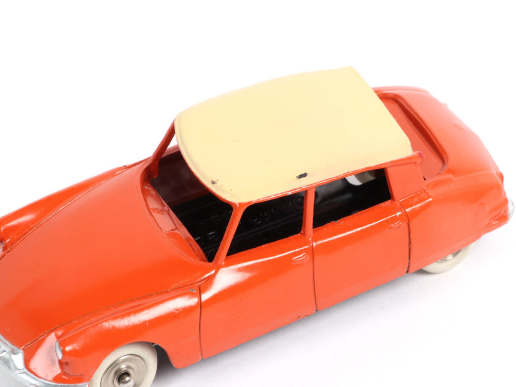 Lot 315 - DINKY TOYS (FRANCE) (1)