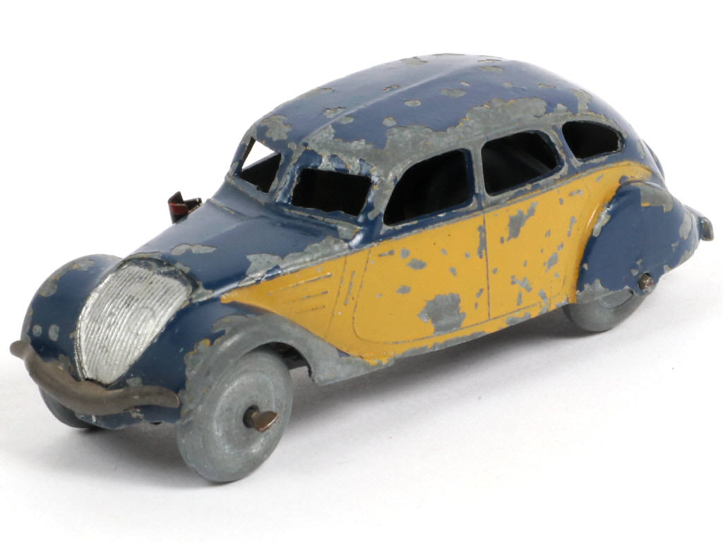 Lot 313 - DINKY TOYS (FRANCE) (1)