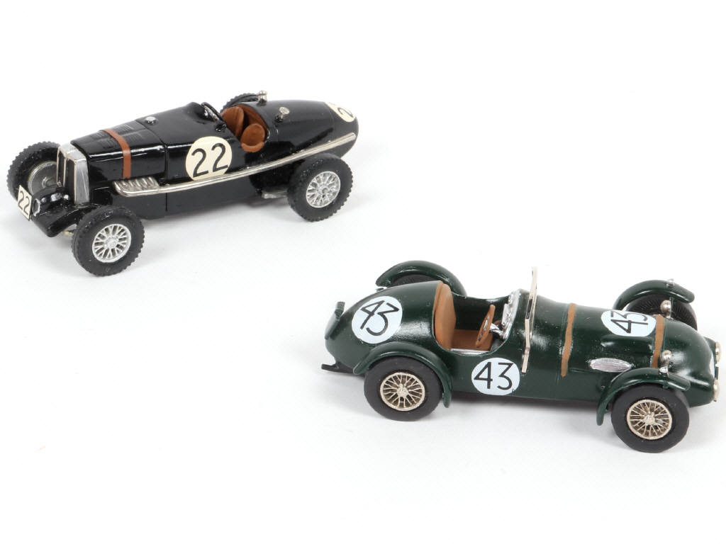 Lot 75 - DIVERS (2)