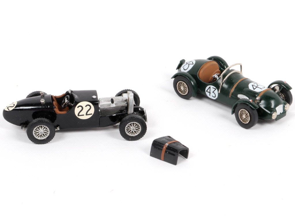 Lot 75 - DIVERS (2)