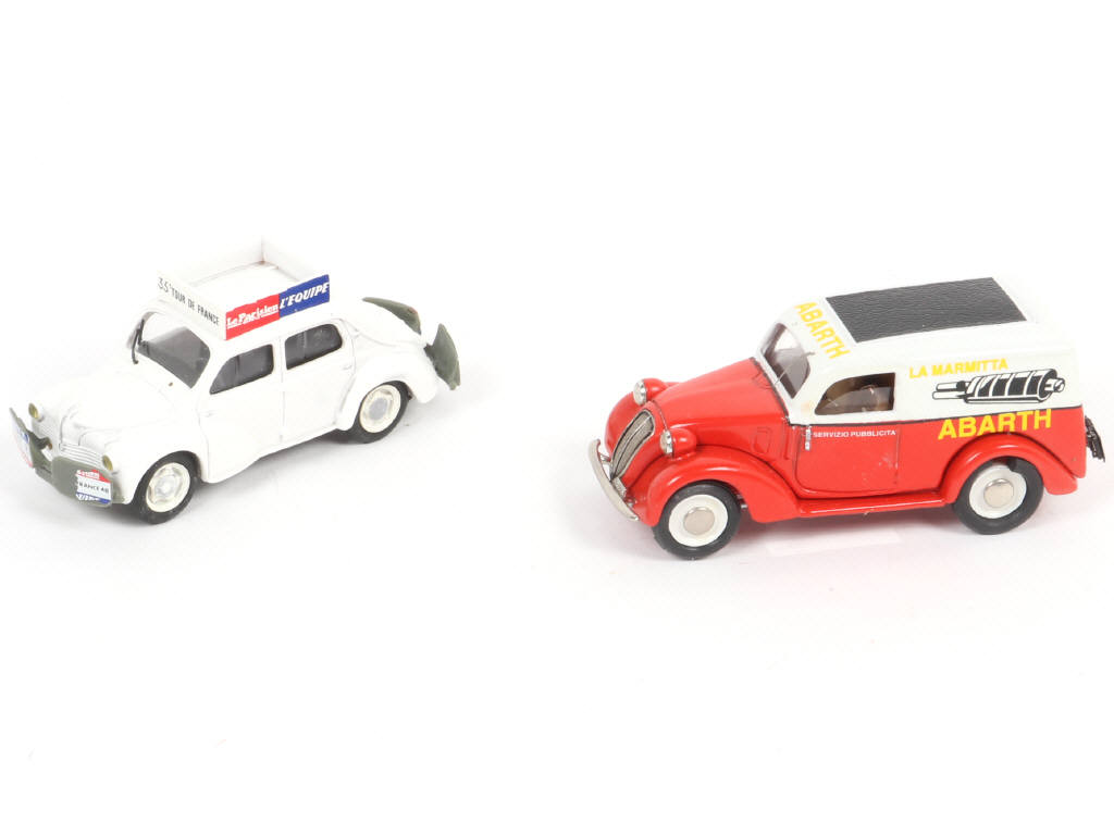 Lot 73 - DIVERS (2)