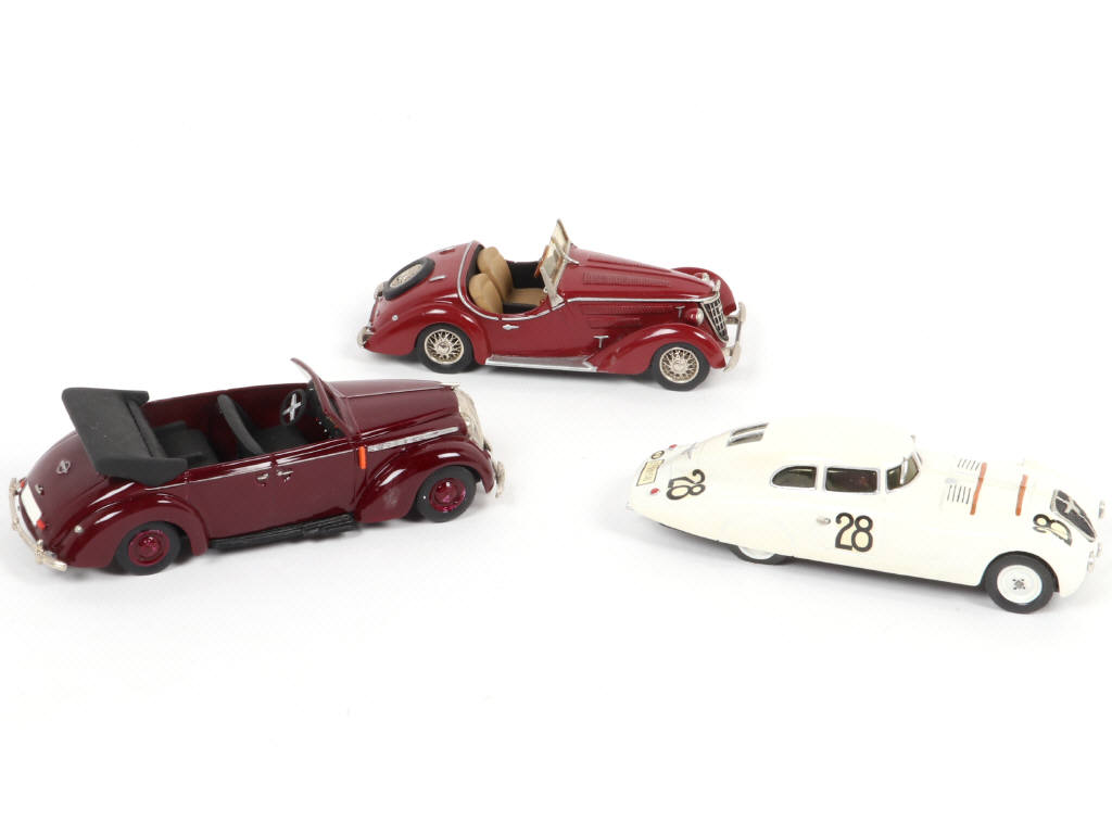 Lot 80 - DIVERS (3)