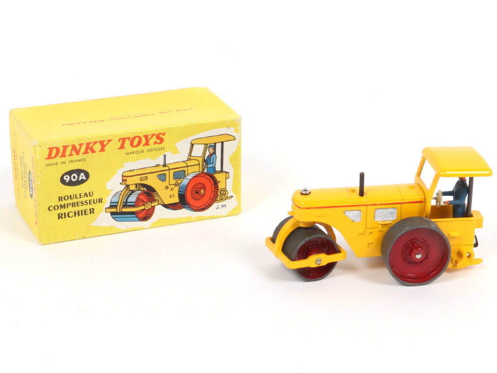 Lot 433 - DINKY TOYS (FRANCE) (1)