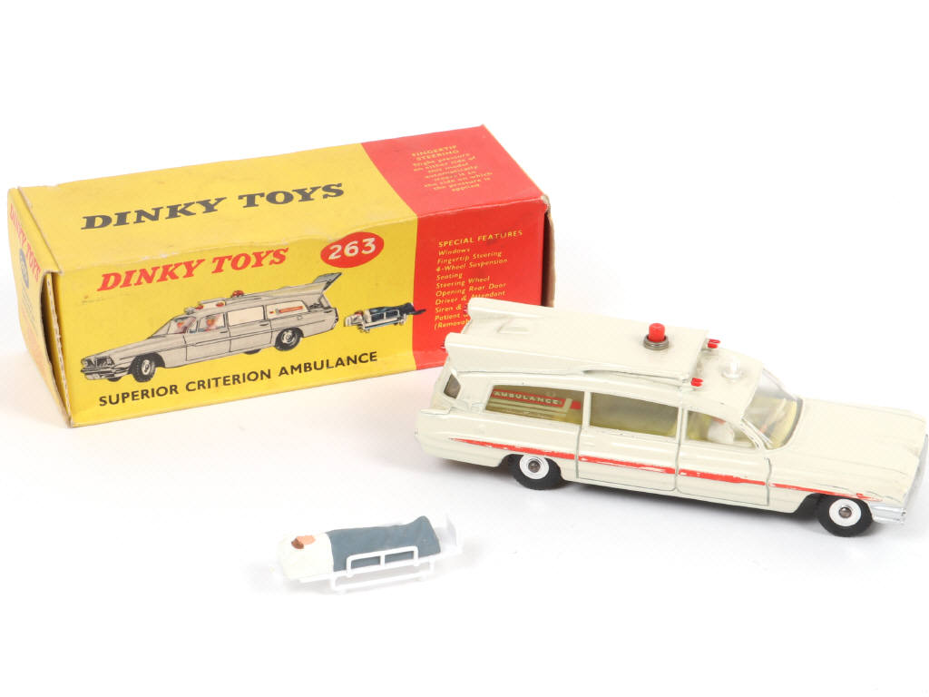 Lot 332 - DINKY TOYS (GB) (1)