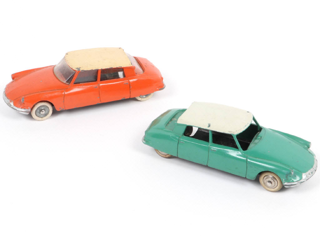 Lot 435 - DINKY TOYS (FRANCE) (2)