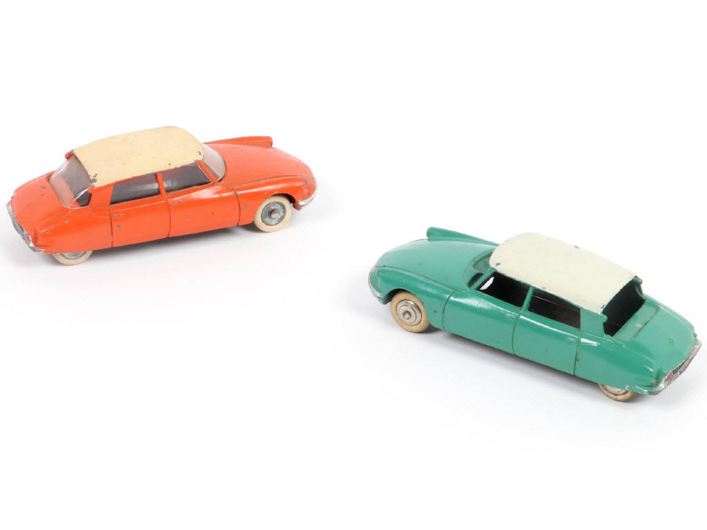 Lot 435 - DINKY TOYS (FRANCE) (2)