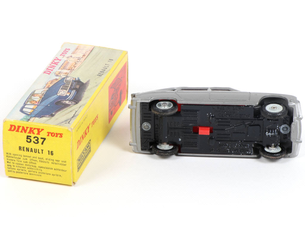 Lot 411 - DINKY TOYS (FRANCE) (1)