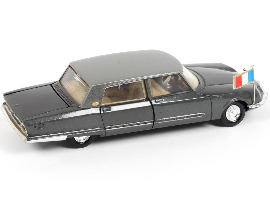 Lot 412 - DINKY TOYS (FRANCE) (1)