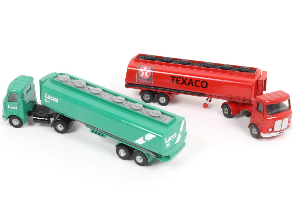 Lot 343 - DINKY TOYS (GB) (2)