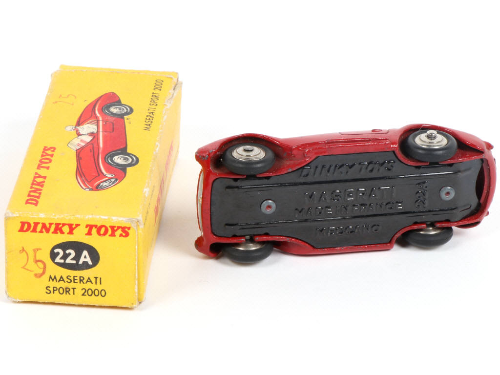 Lot 398 - DINKY TOYS (FRANCE) (1)