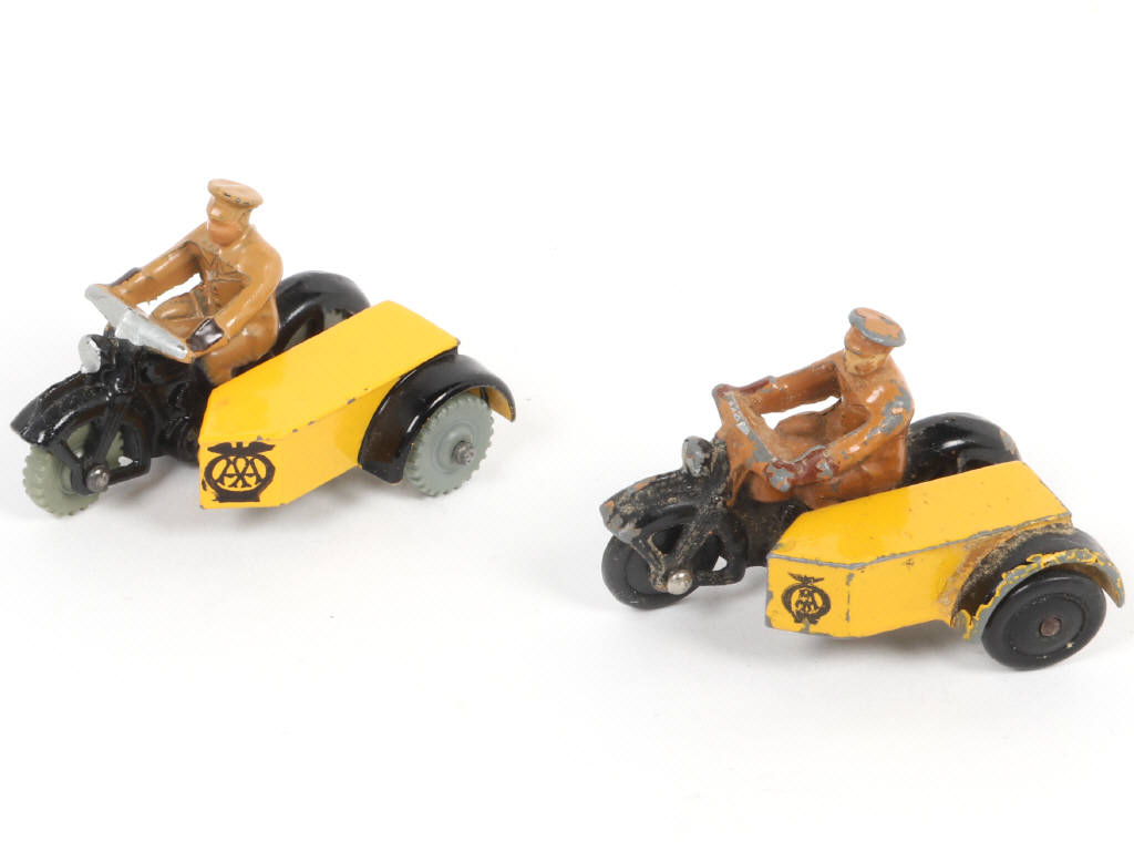 Lot 340 - DINKY TOYS (GB) (2)