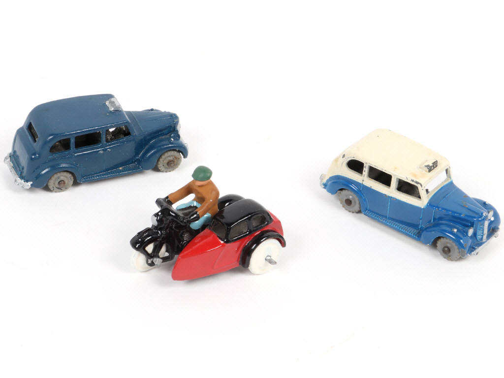 Lot 347 - DINKY TOYS (GB) (3)