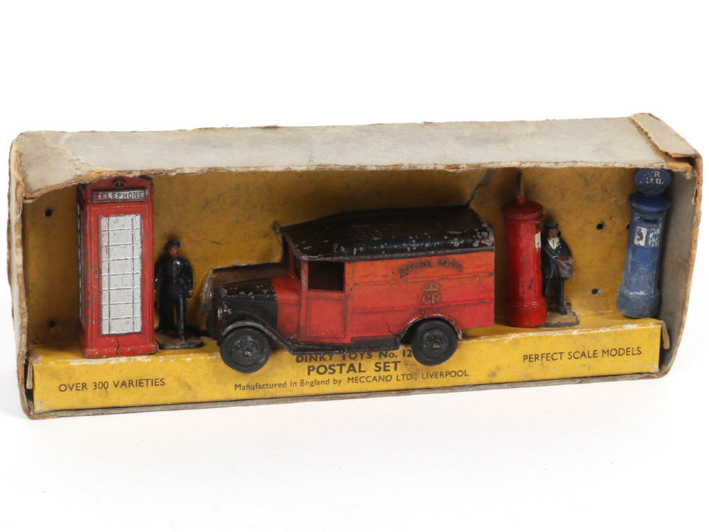 Lot 321 - DINKY TOYS (GB) (1)