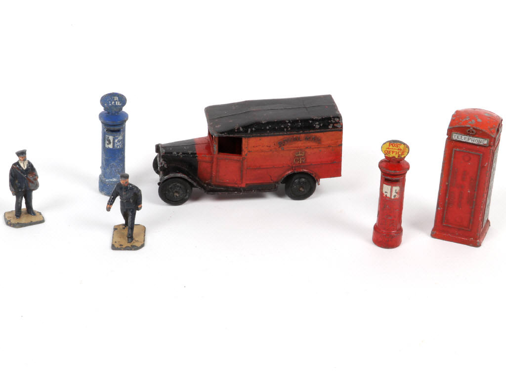 Lot 321 - DINKY TOYS (GB) (1)