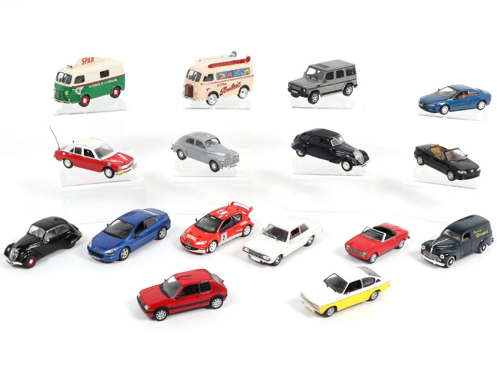 Lot 66 - DIVERS (16)