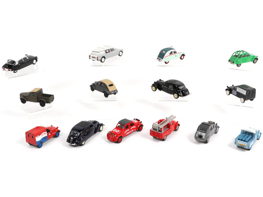 Lot 44 - DIVERS (14)