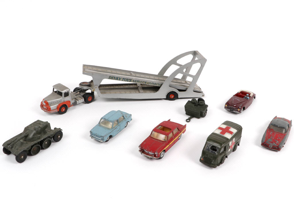 Lot 390 - DINKY TOYS (FRANCE) (8)