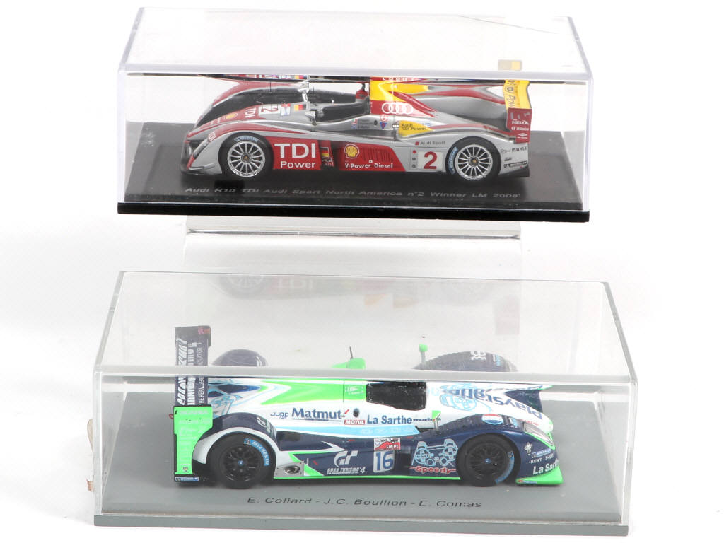 Lot 250 - SPARK (MACAU) (2)
