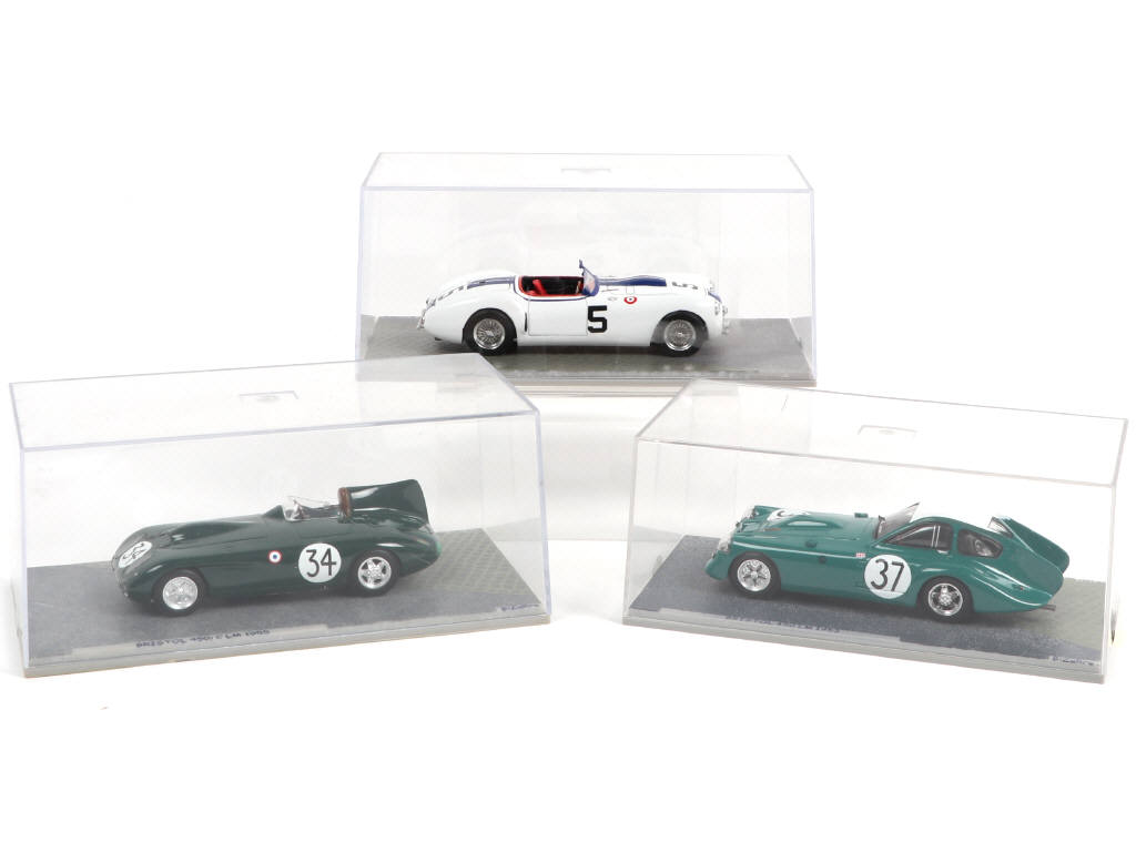 Lot 259 - BIZARRE (MACAU) (3)