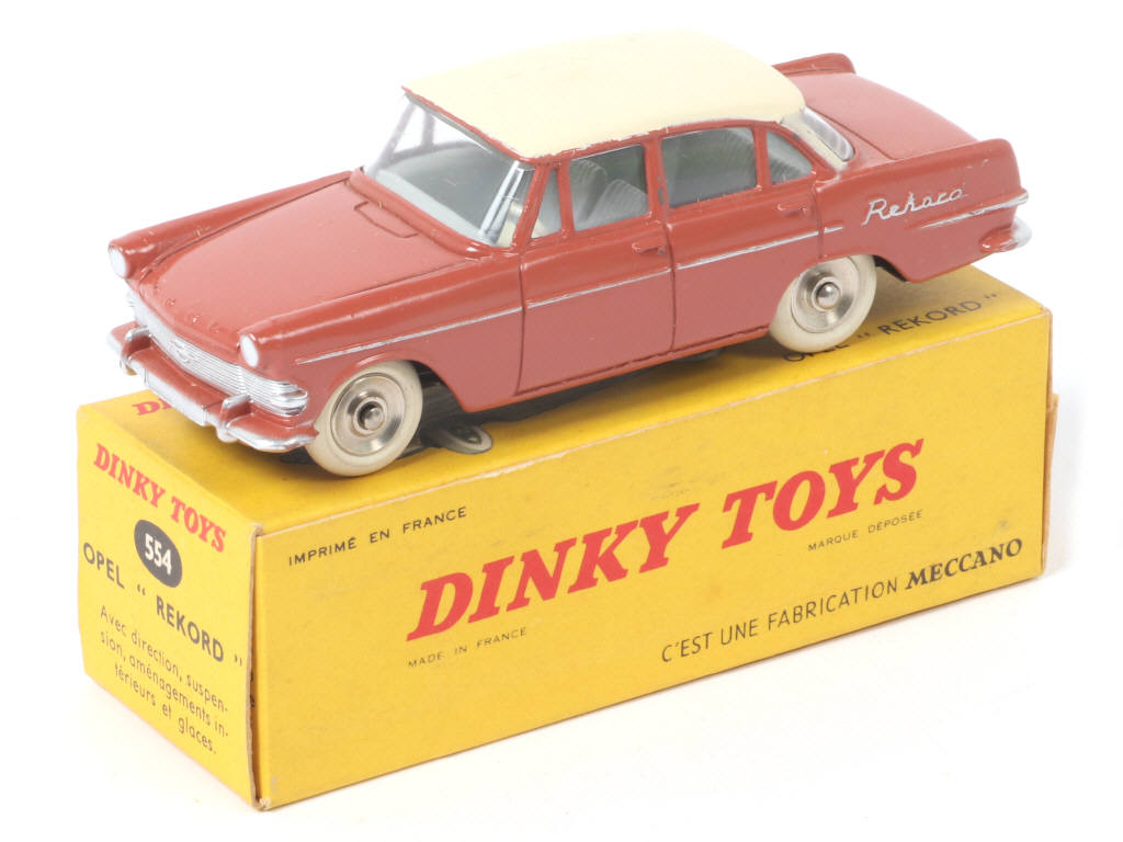 Lot 439 - DINKY TOYS (FRANCE) (1)