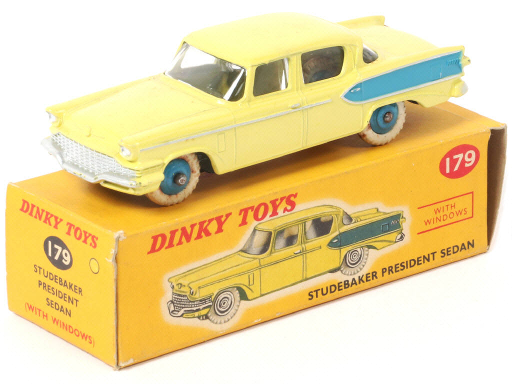 Lot 556 - DINKY TOYS (GB) (1)