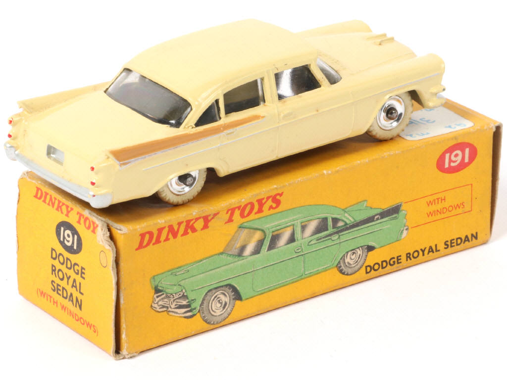 Lot 558 - DINKY TOYS (GB) (1)