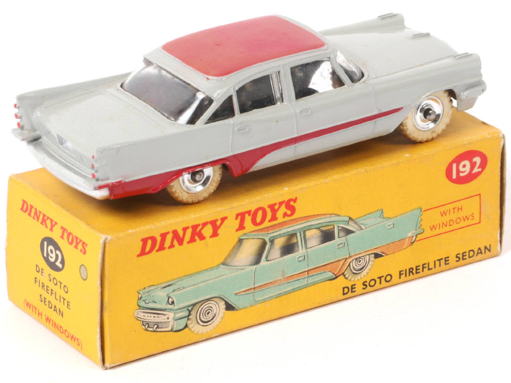 Lot 559 - DINKY TOYS (GB) (1)