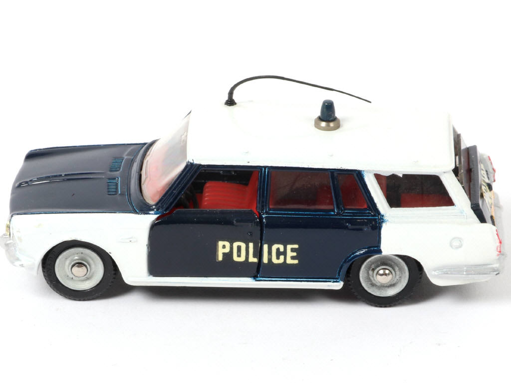 Lot 331 - DINKY TOYS (FRANCE) (3)