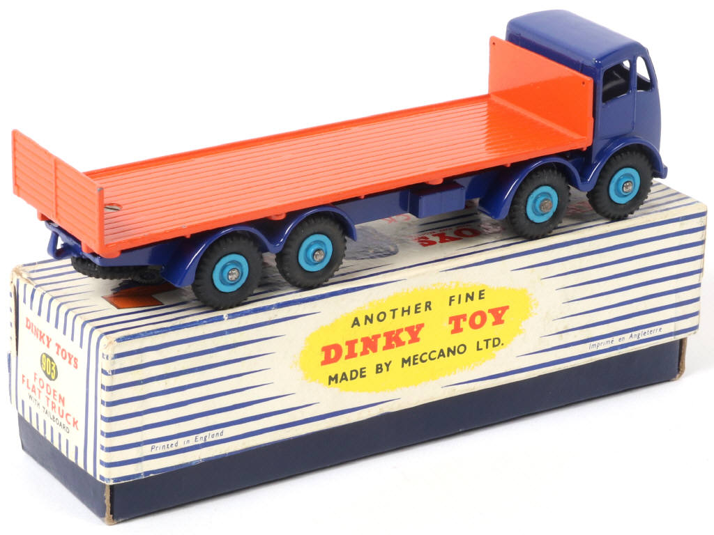 Lot 590 - DINKY TOYS (GB) (1)