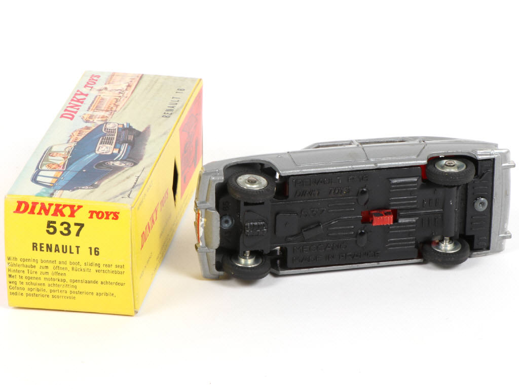Lot 382 - DINKY TOYS (FRANCE) (1)