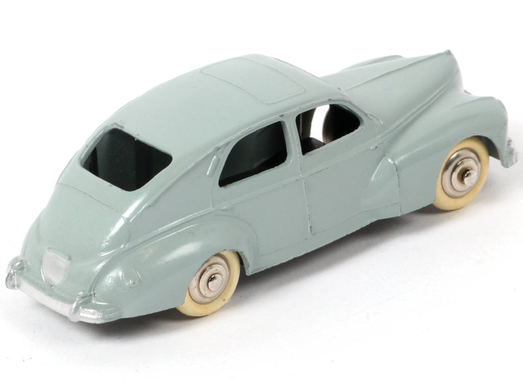 Lot 322 - DINKY TOYS (FRANCE) (1)